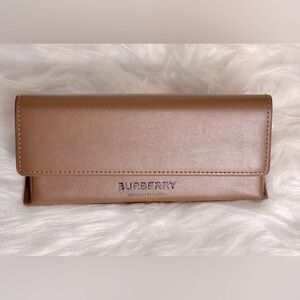 Burberry sunglasses case, excellent condition ❤️